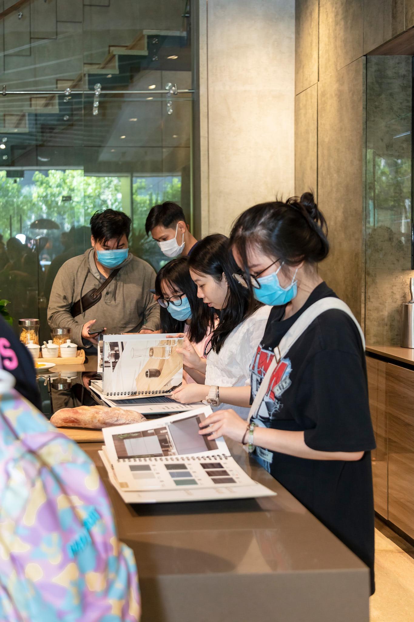 0.-Gn-70-sinh- vin-ngnh-ni-th t-H-HUTECH-An- Cng.jpg