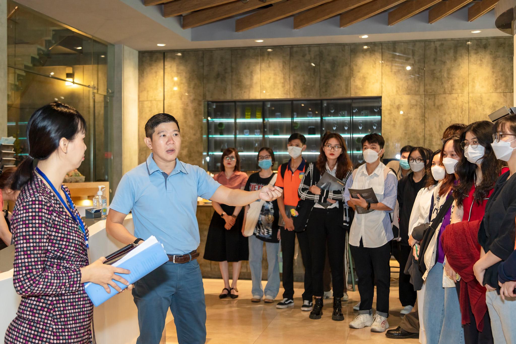 0.-Gn-70-sinh- vin-ngnh-ni-th t-H-HUTECH-An- Cng.jpg