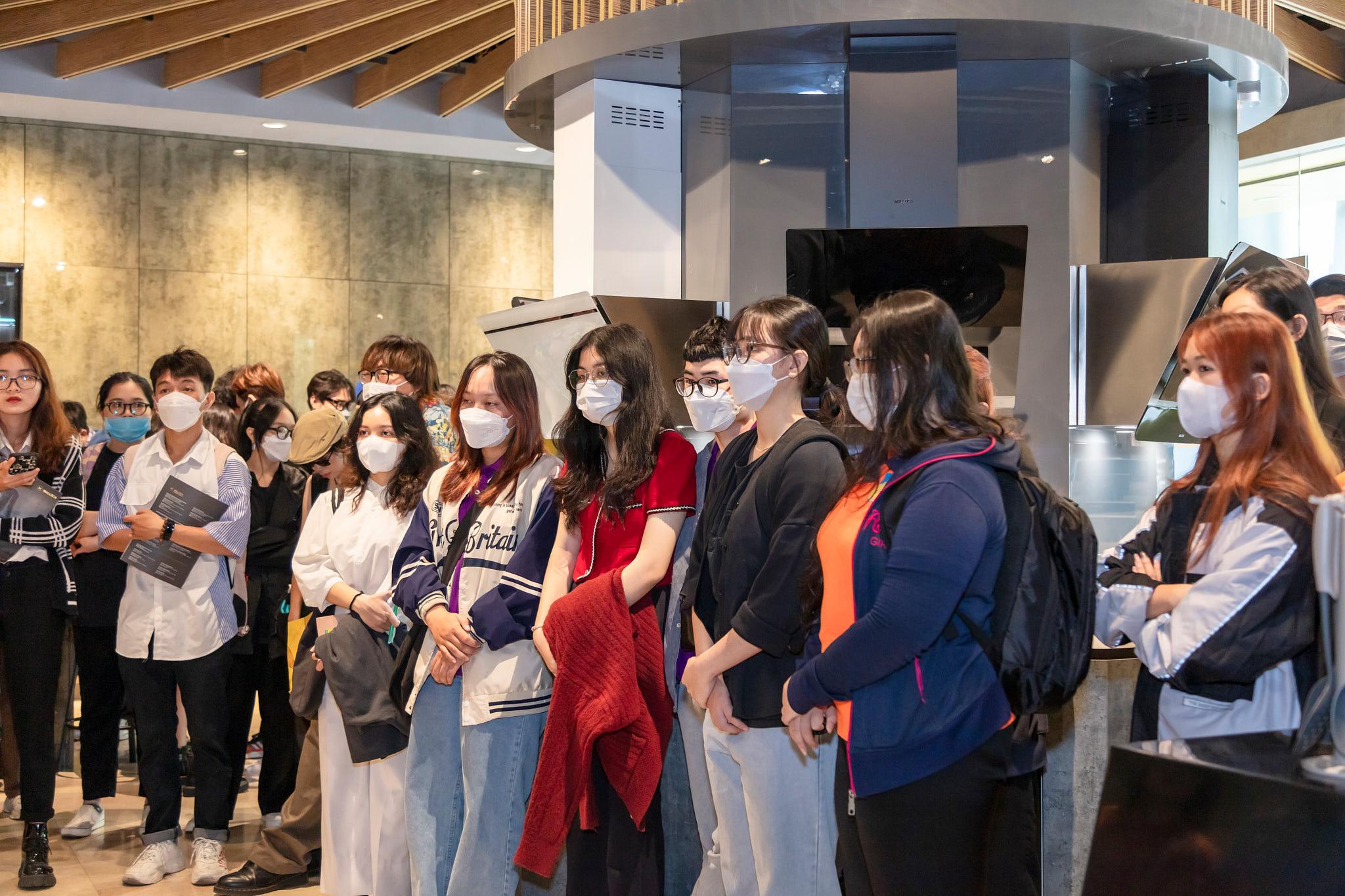 0.-Gn-70-sinh- vin-ngnh-ni-th t-H-HUTECH-An- Cng.jpg