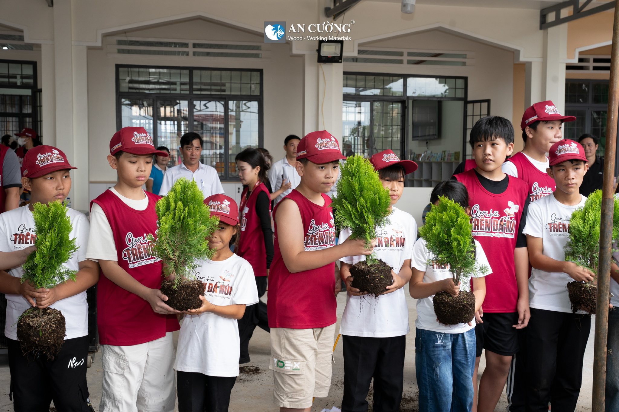 le-trao-tang-thu-vien-2030-ancuong-05