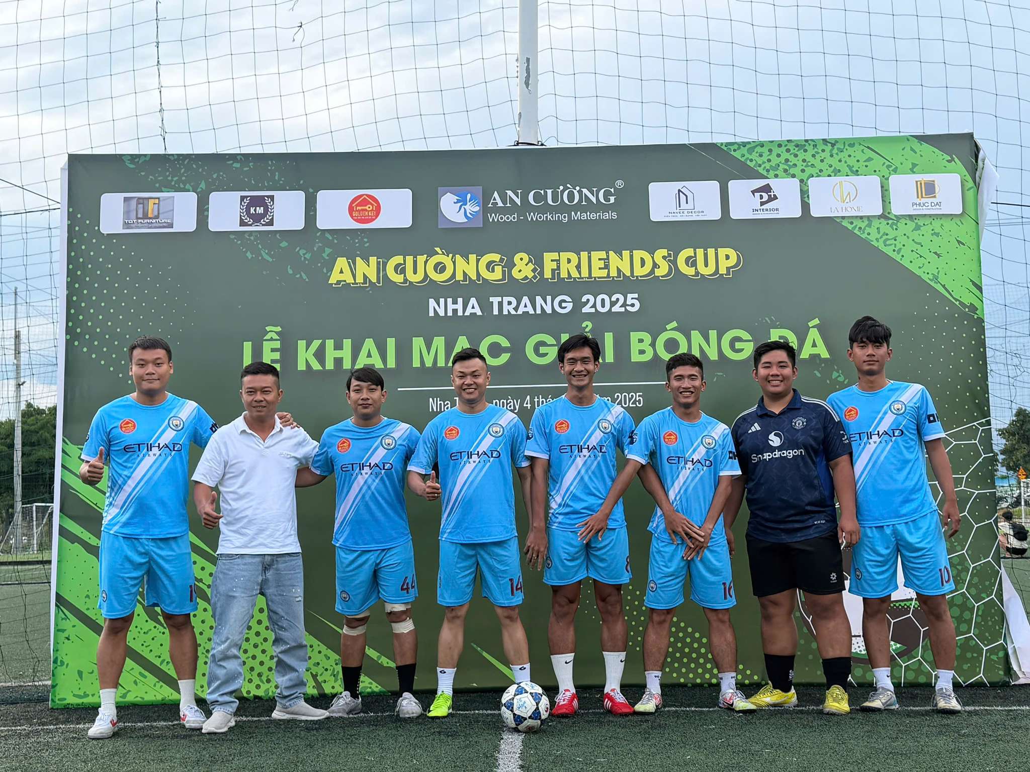 hinh-bong-da-nha-trang-ancuong-13.jpg