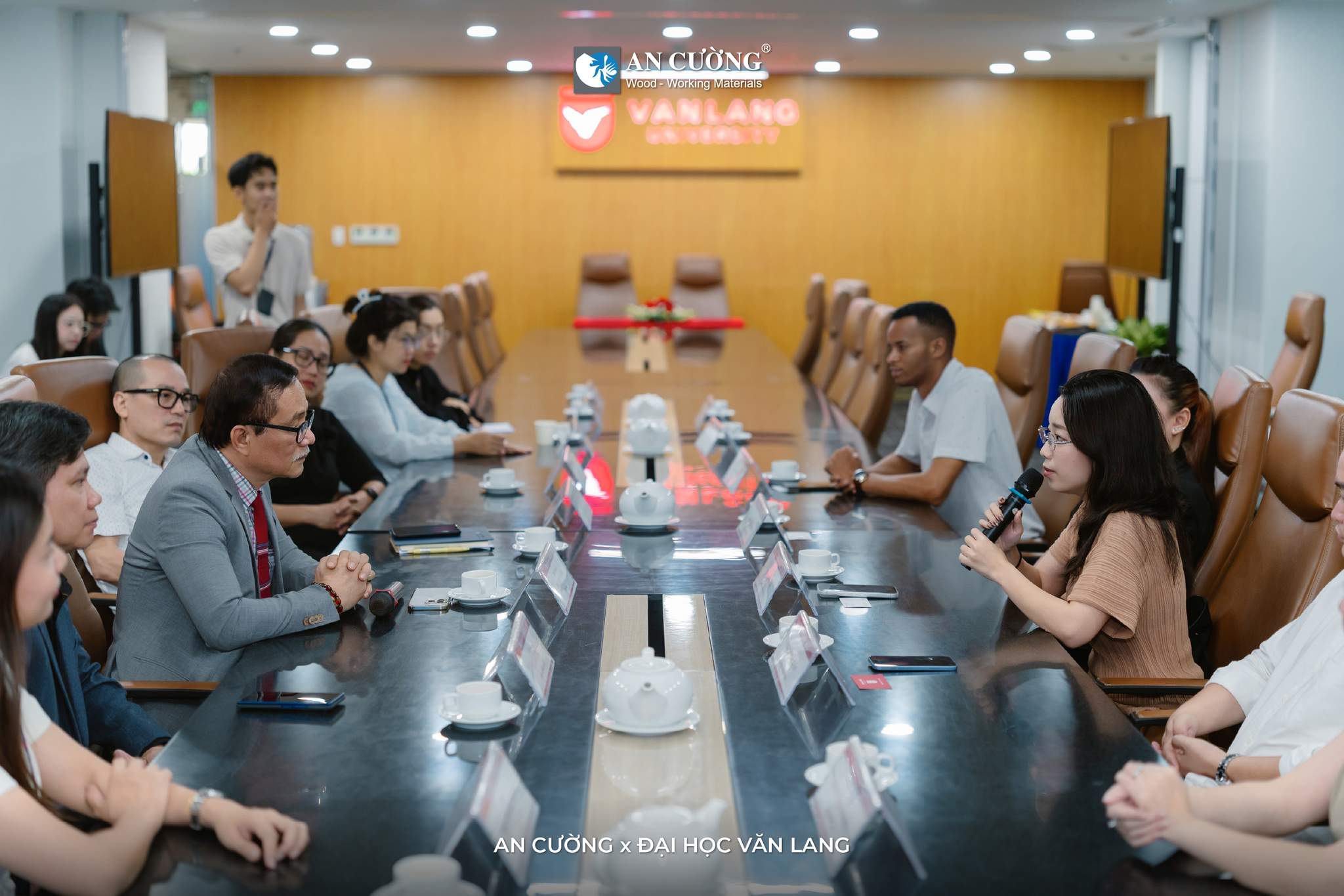 mou-ancuong-dai-hoc-van-lang-03.jpg