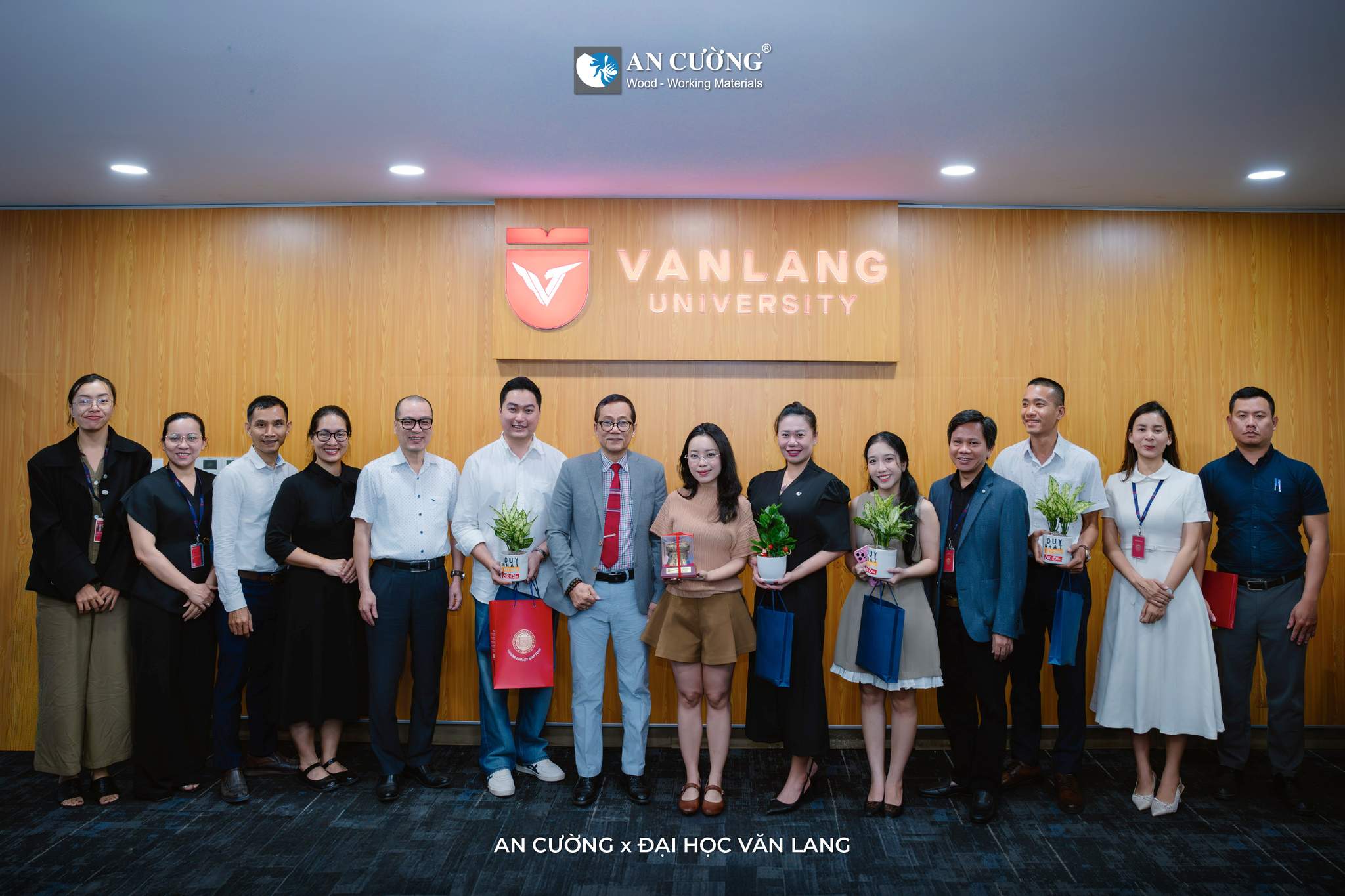 mou-ancuong-dai-hoc-van-lang-05.jpg