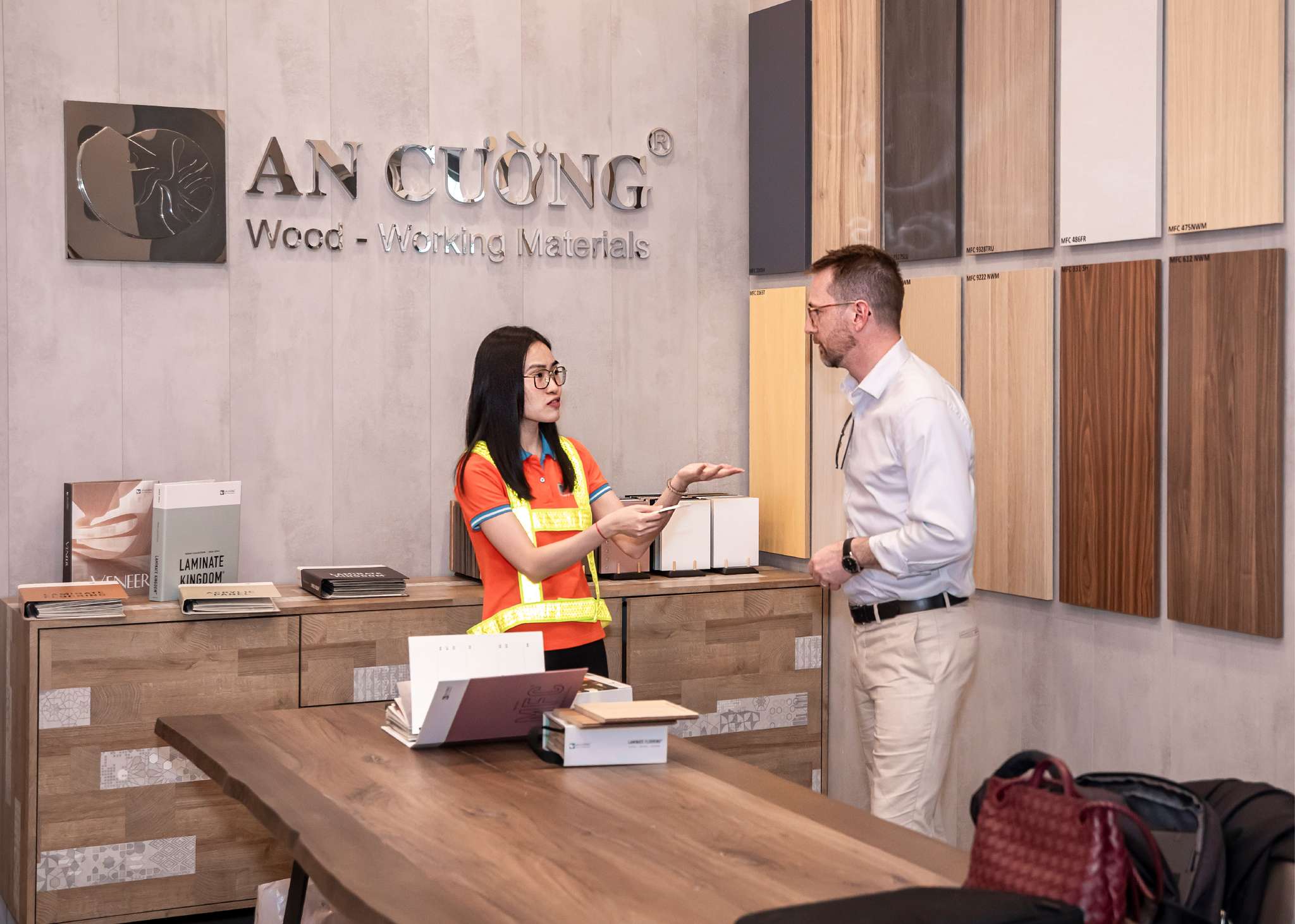 An Cường Hân Hạnh Đón Tiếp Đoàn Học Viên Thạc Sĩ MBA Từ Đại Học Vanderbilt