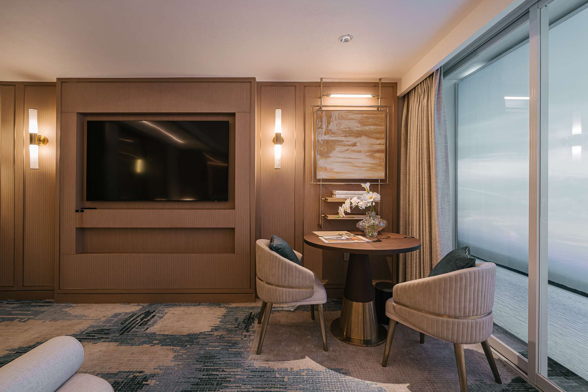 DELUXE KING SUITE