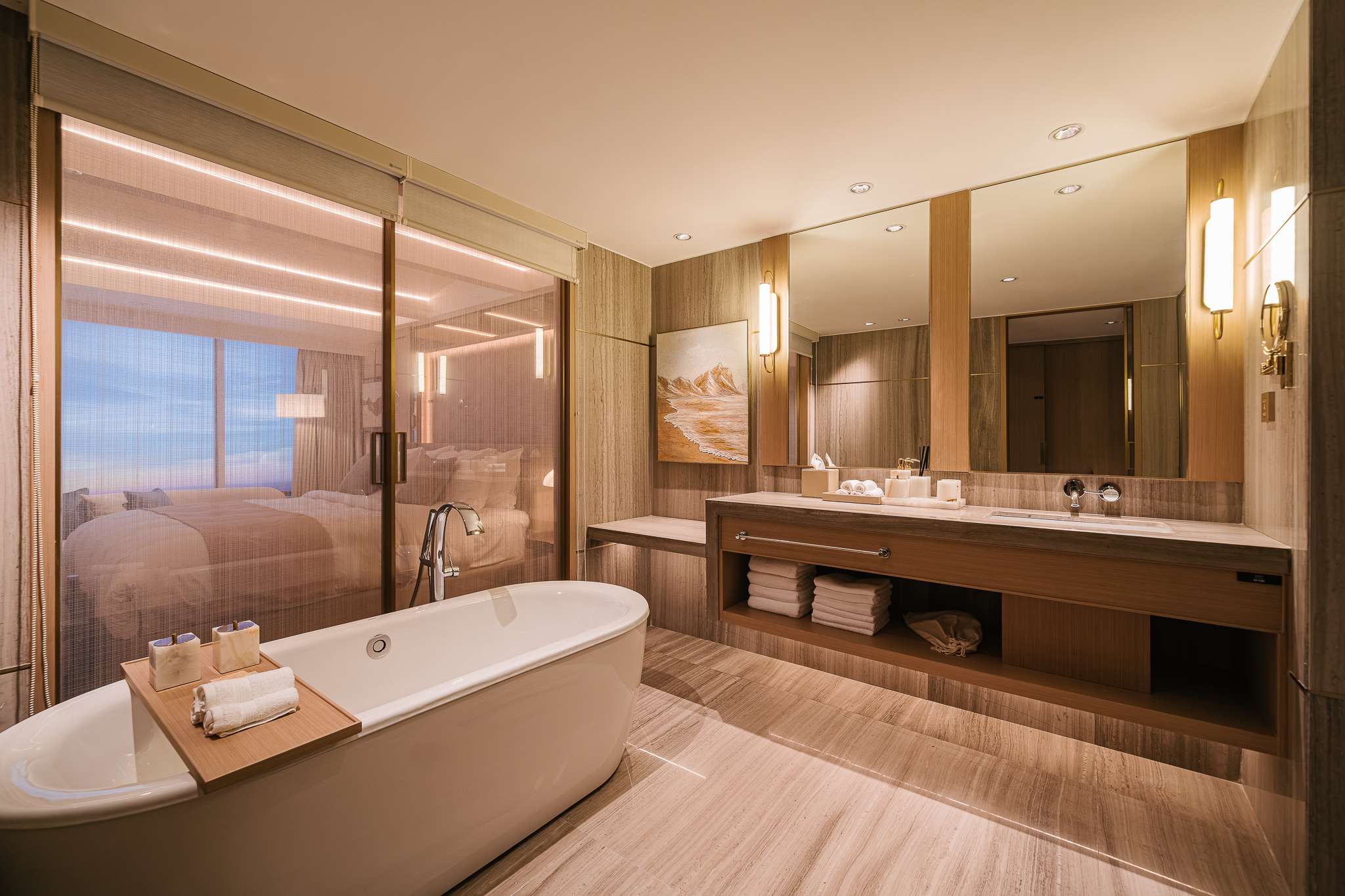 DELUXE KING SUITE