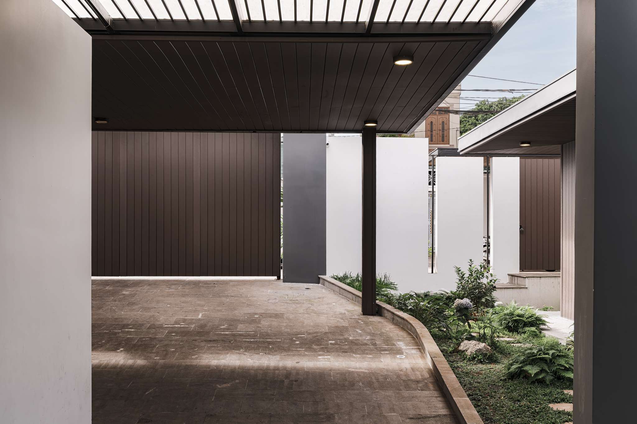 BLACK HOUSE