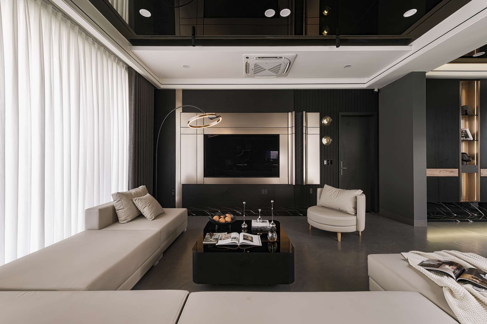 BLACK HOUSE