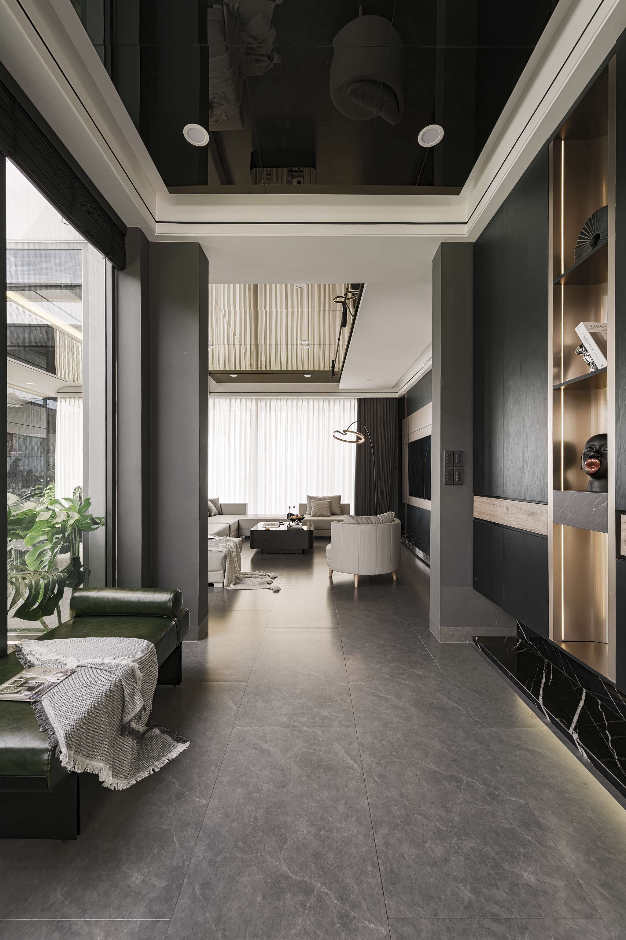 BLACK HOUSE