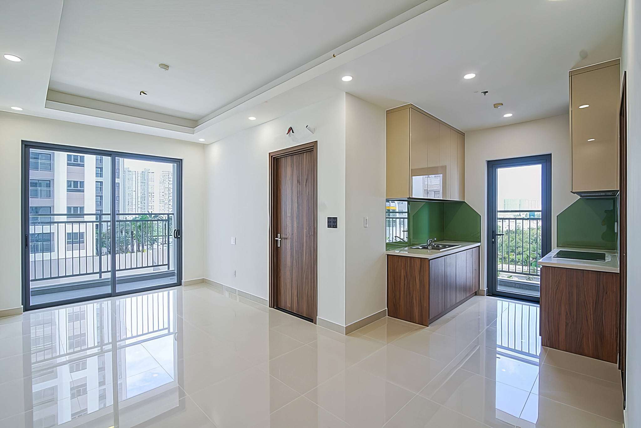 SAIGON RIVERSIDE COMPLEX