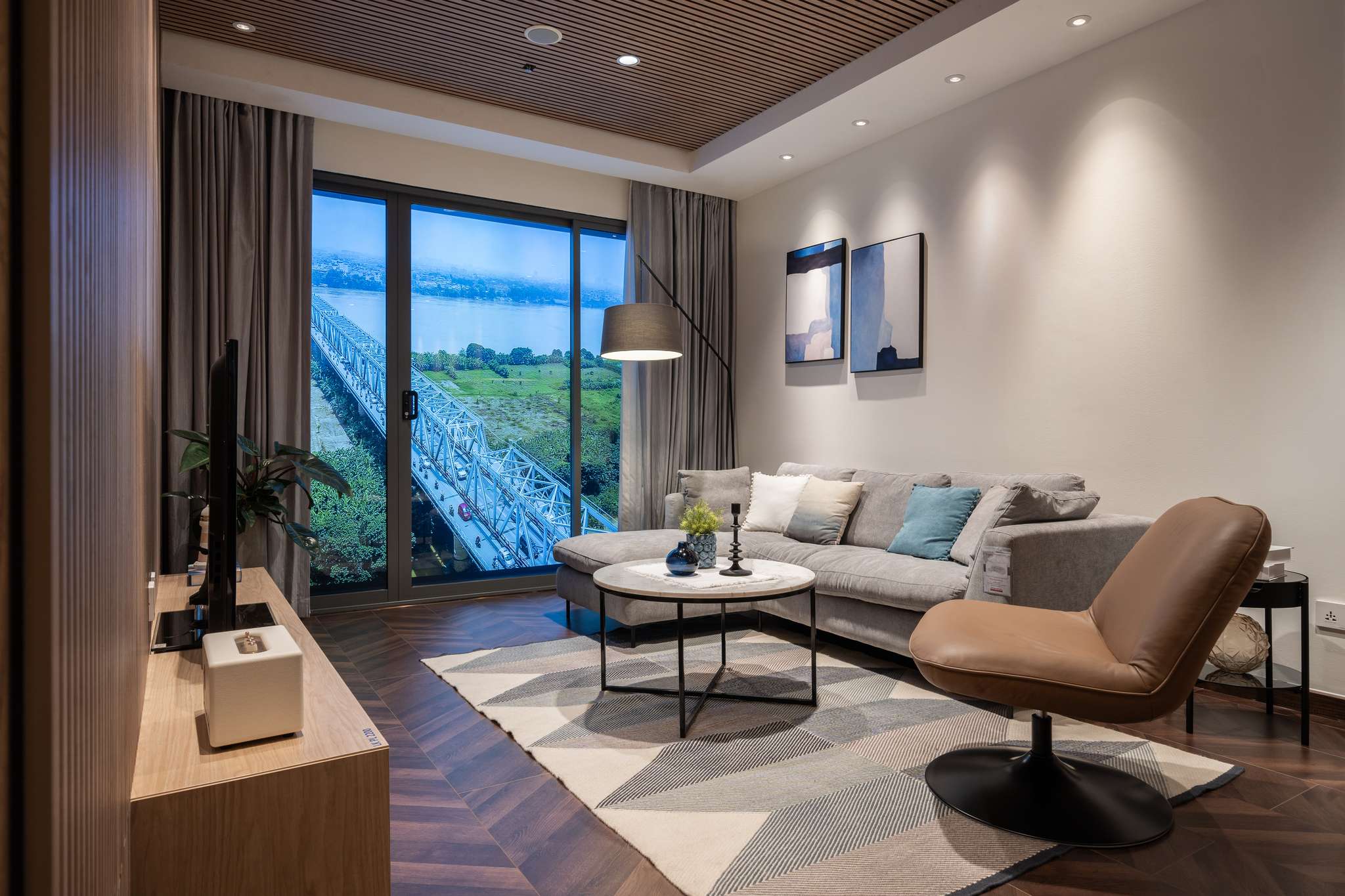 ONE-STOP SHOPPING CENTER HA NOI 100M2