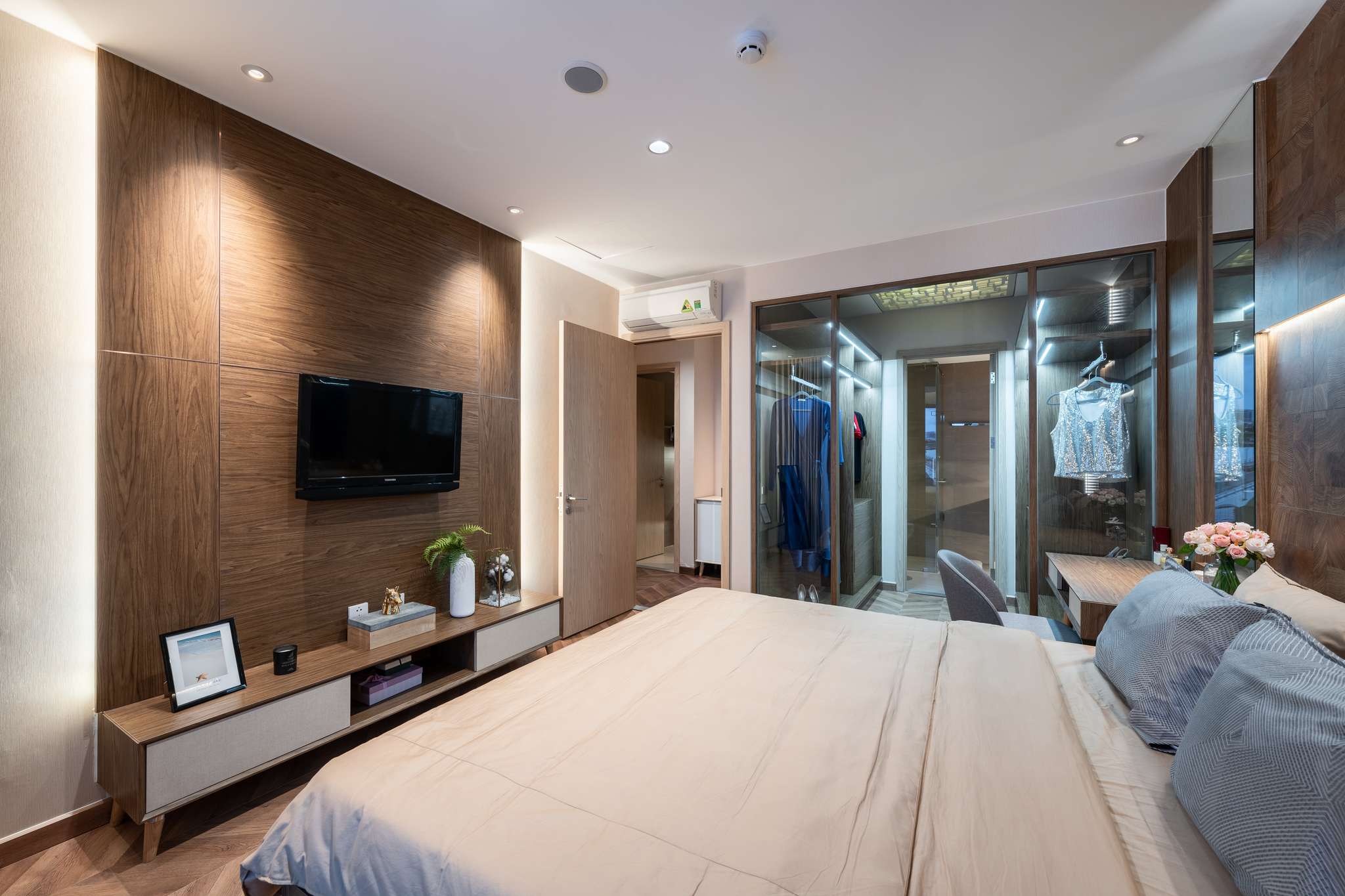 ONE-STOP SHOPPING CENTER HA NOI 100M2