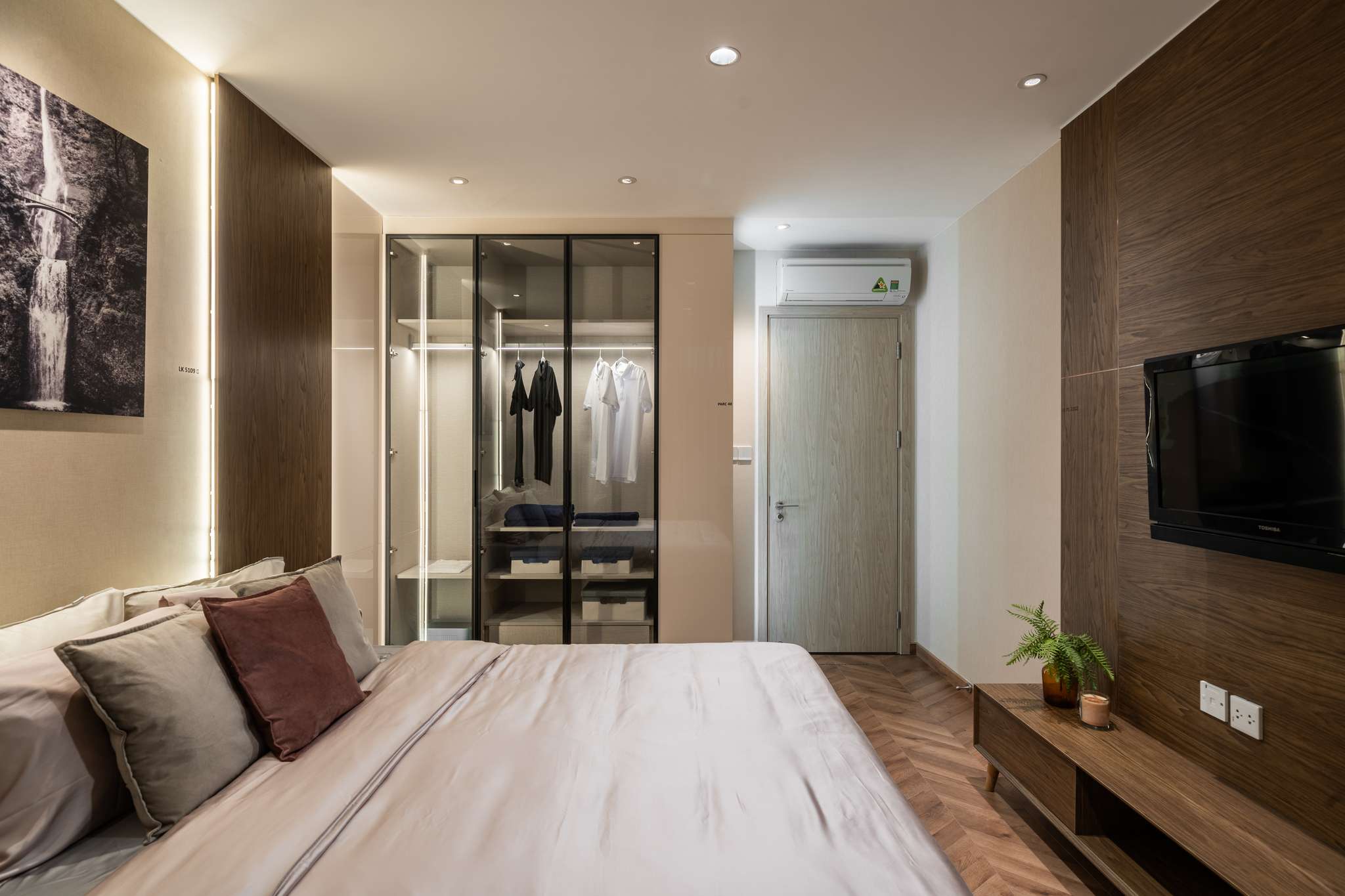 ONE-STOP SHOPPING CENTER HA NOI 100M2