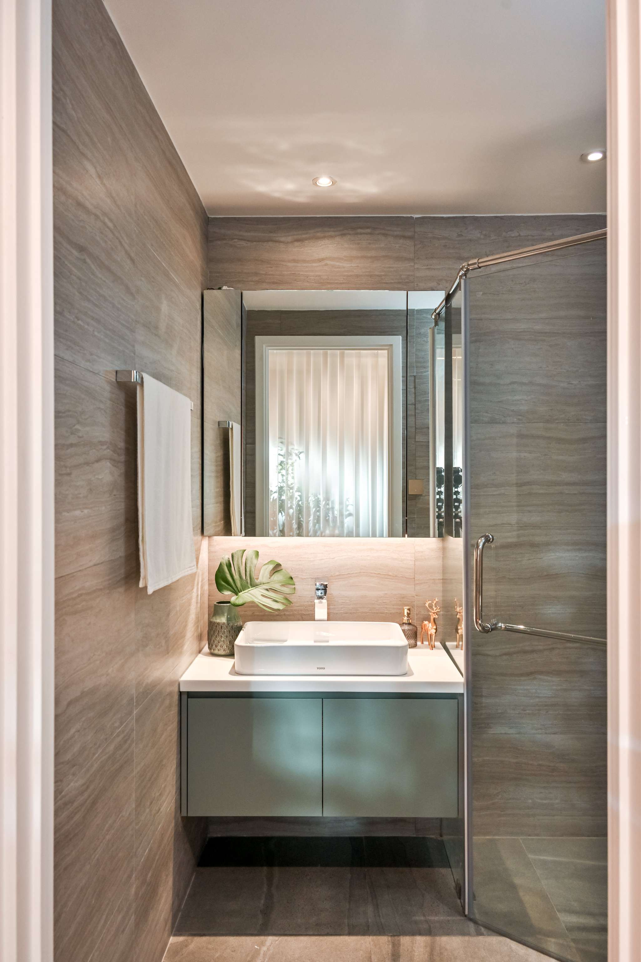 ONE-STOP SHOPPING CENTER HCM 38M2