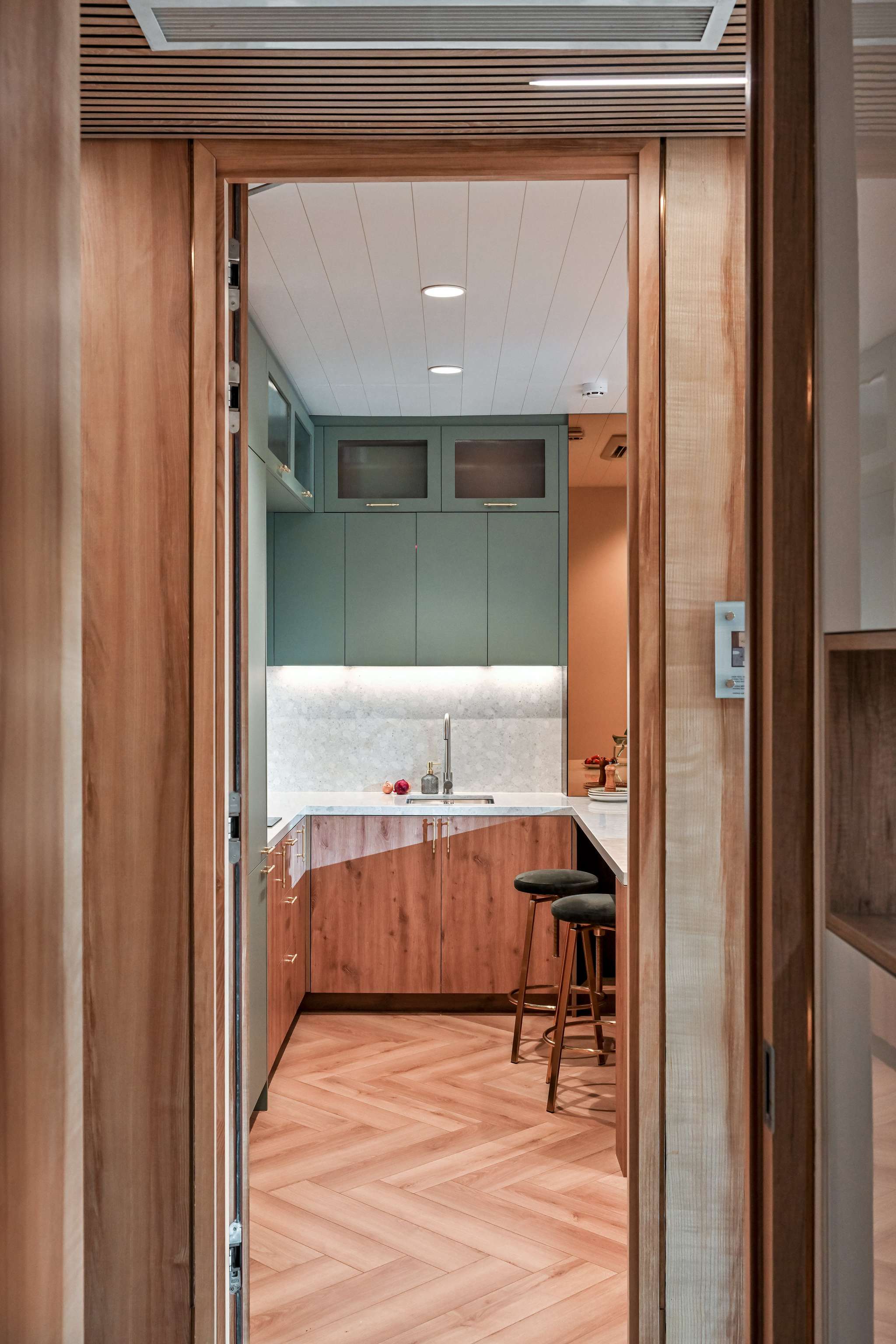 ONE-STOP SHOPPING CENTER HCM 38M2