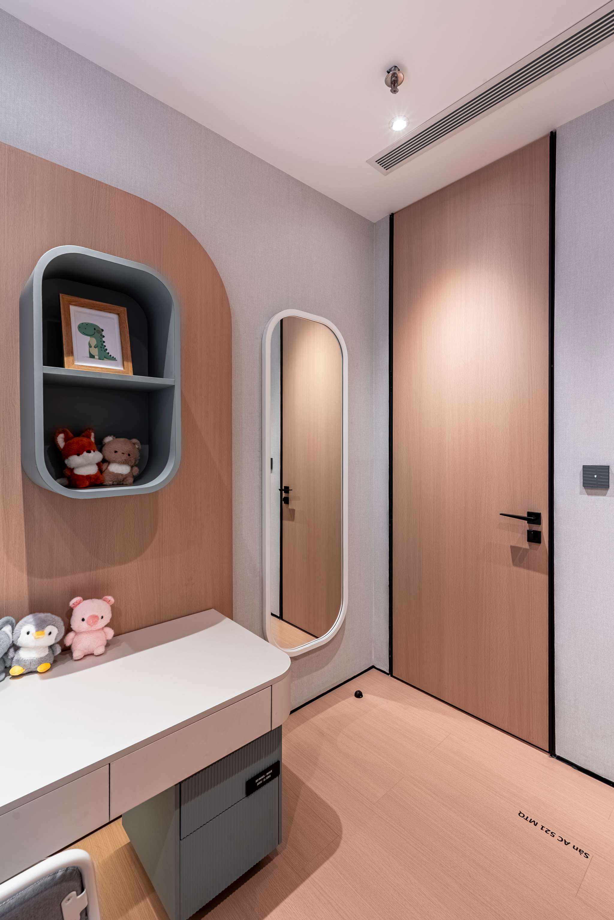 ONE-STOP SHOPPING CENTER  HCM 100M2