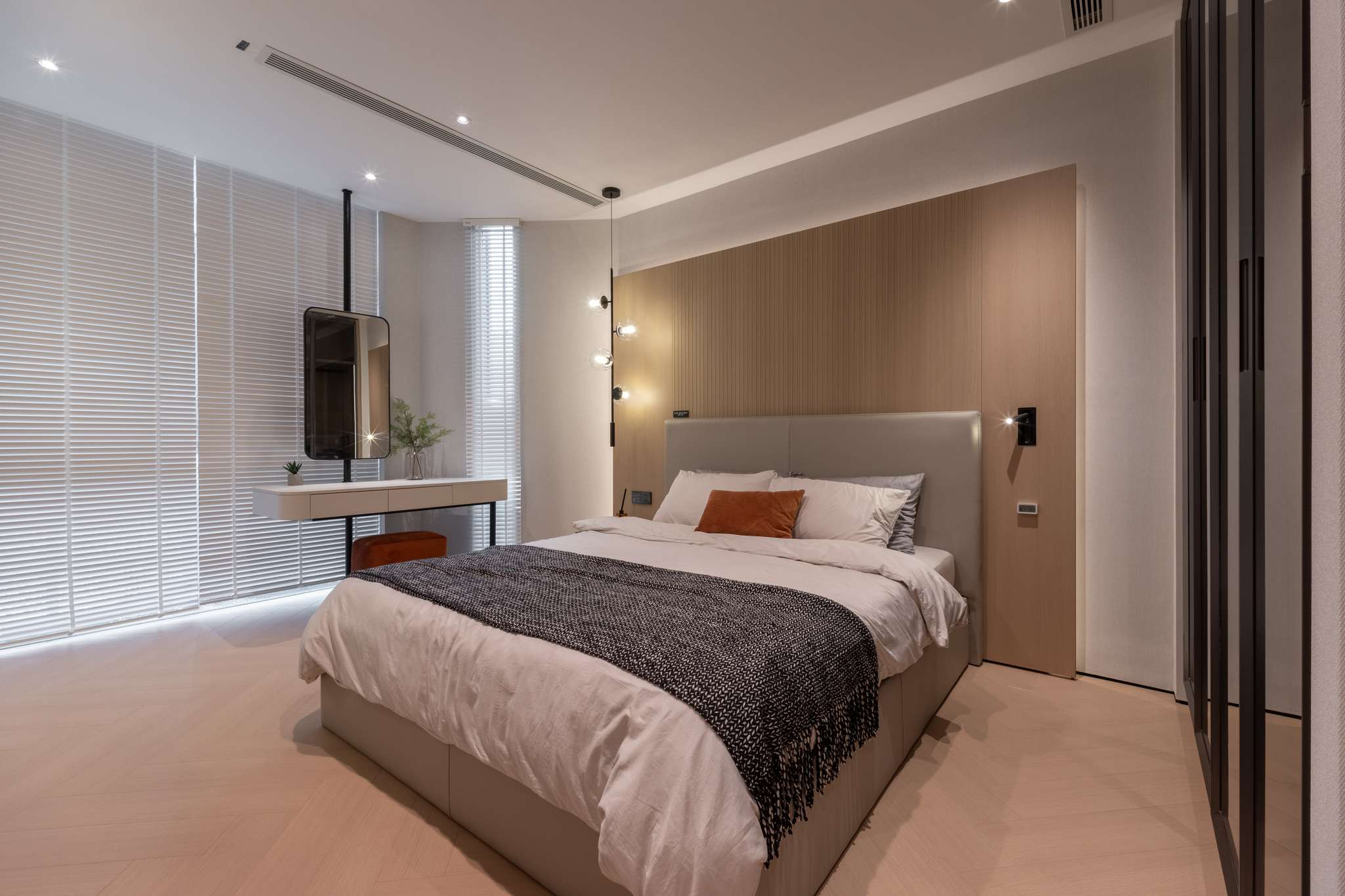 ONE-STOP SHOPPING CENTER  HCM 100M2