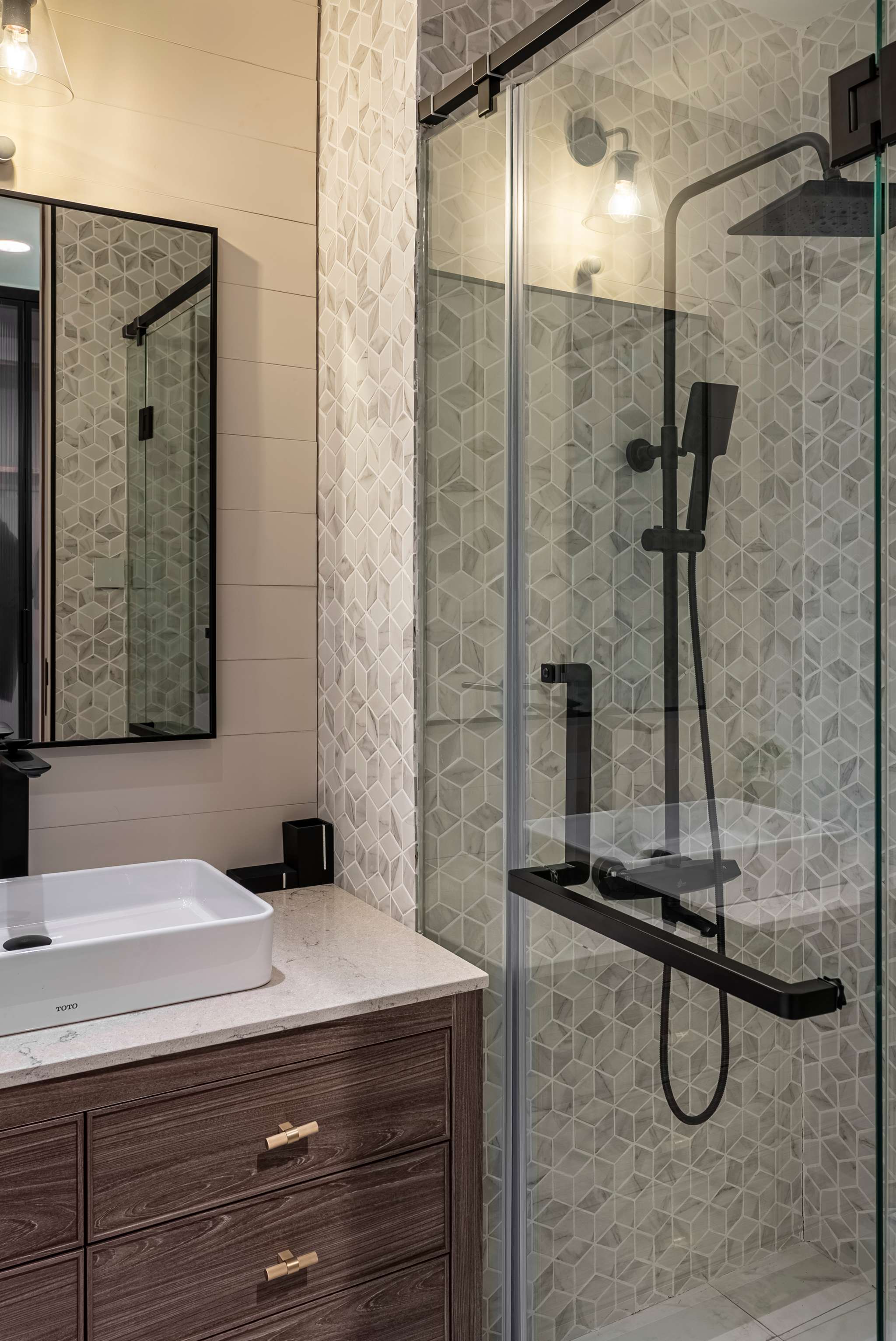 ONE-STOP SHOPPING CENTER HCM 70M2