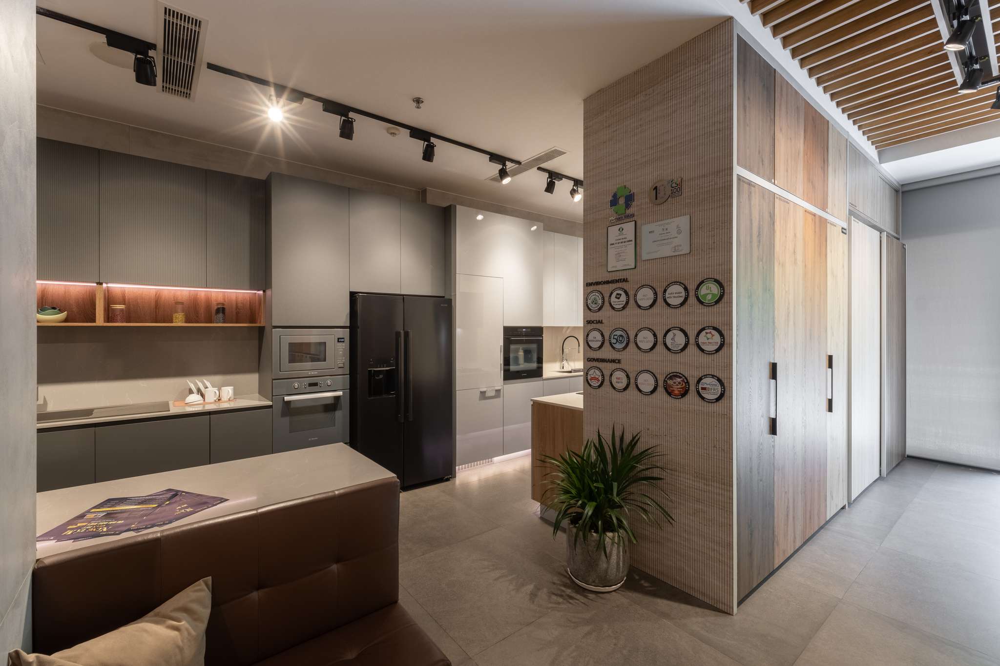 HCM SHOW GALLERY & DESIGN CENTER (PHƯỜNG LONG BÌNH)