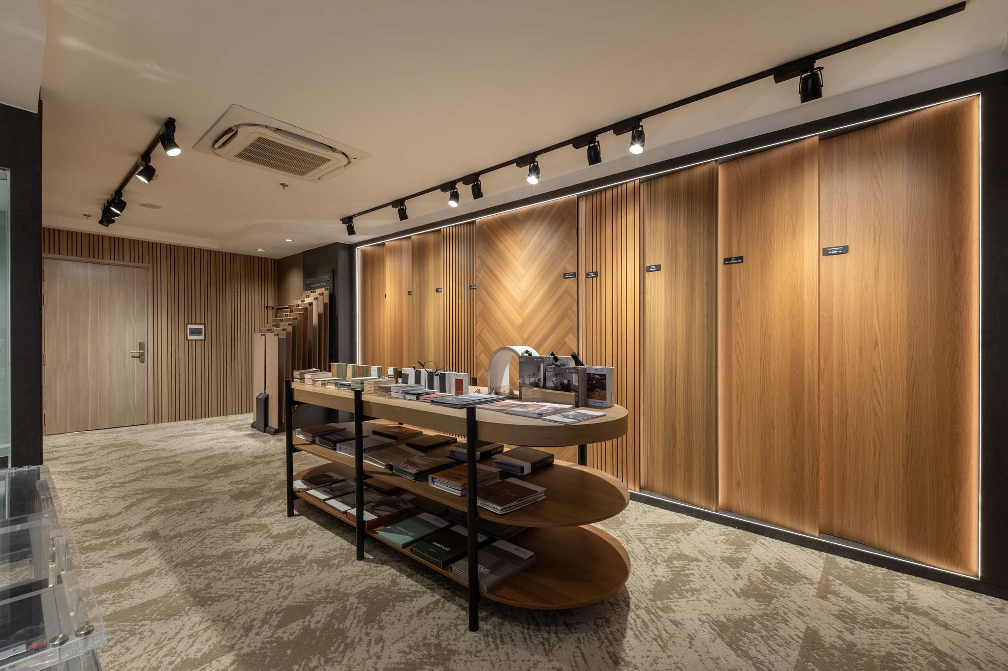 HCM SHOW GALLERY & DESIGN CENTER (PHƯỜNG LONG BÌNH)