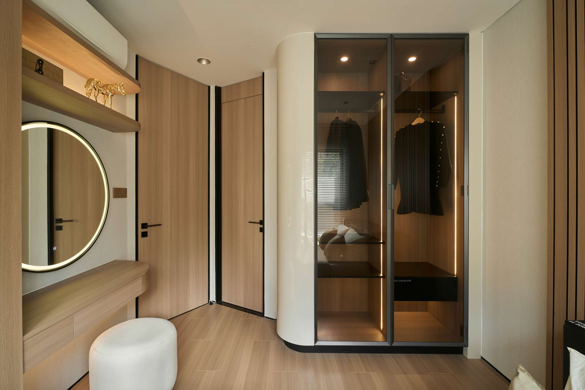 HCM SHOW GALLERY & DESIGN CENTER (PHƯỜNG LONG BÌNH)