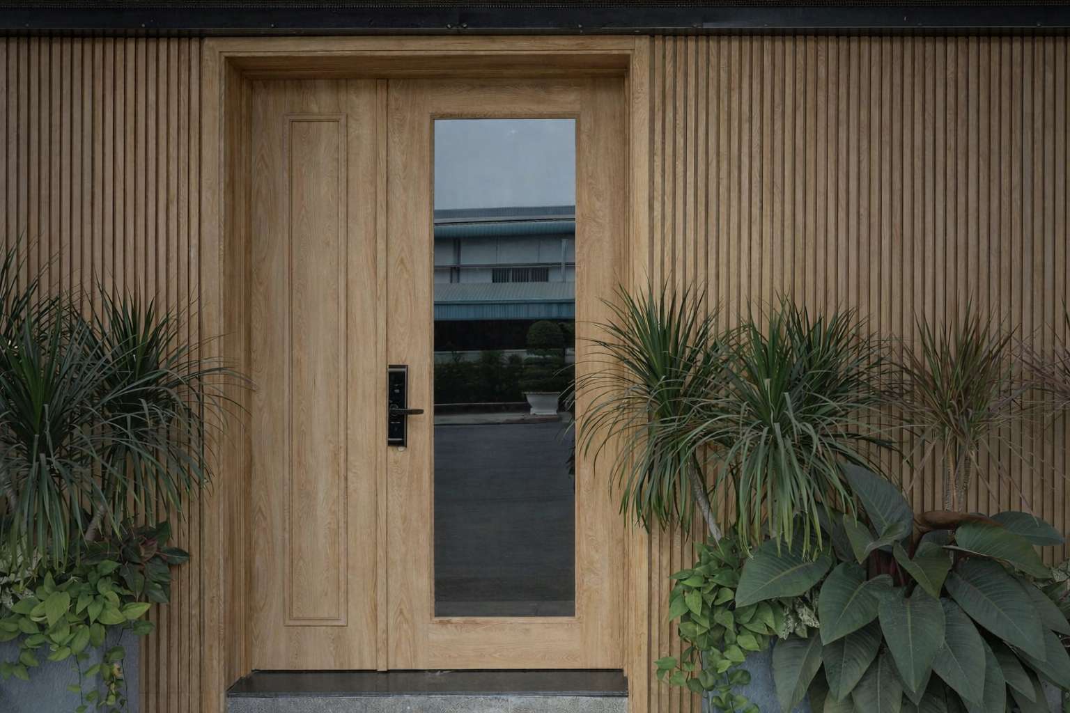 OUTDOOR DOOR AND DECORATIVE PANELS