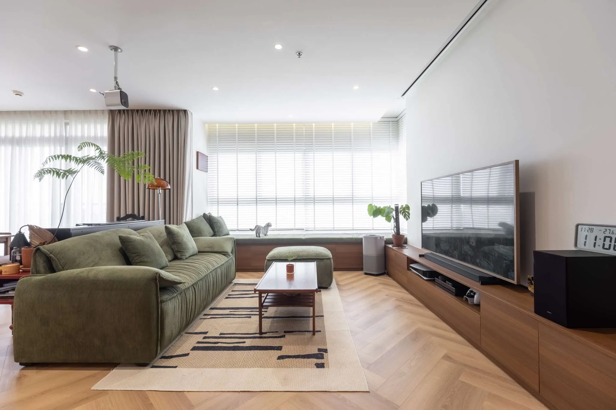 DRAGON HILL - HOANG YEN CHIBI